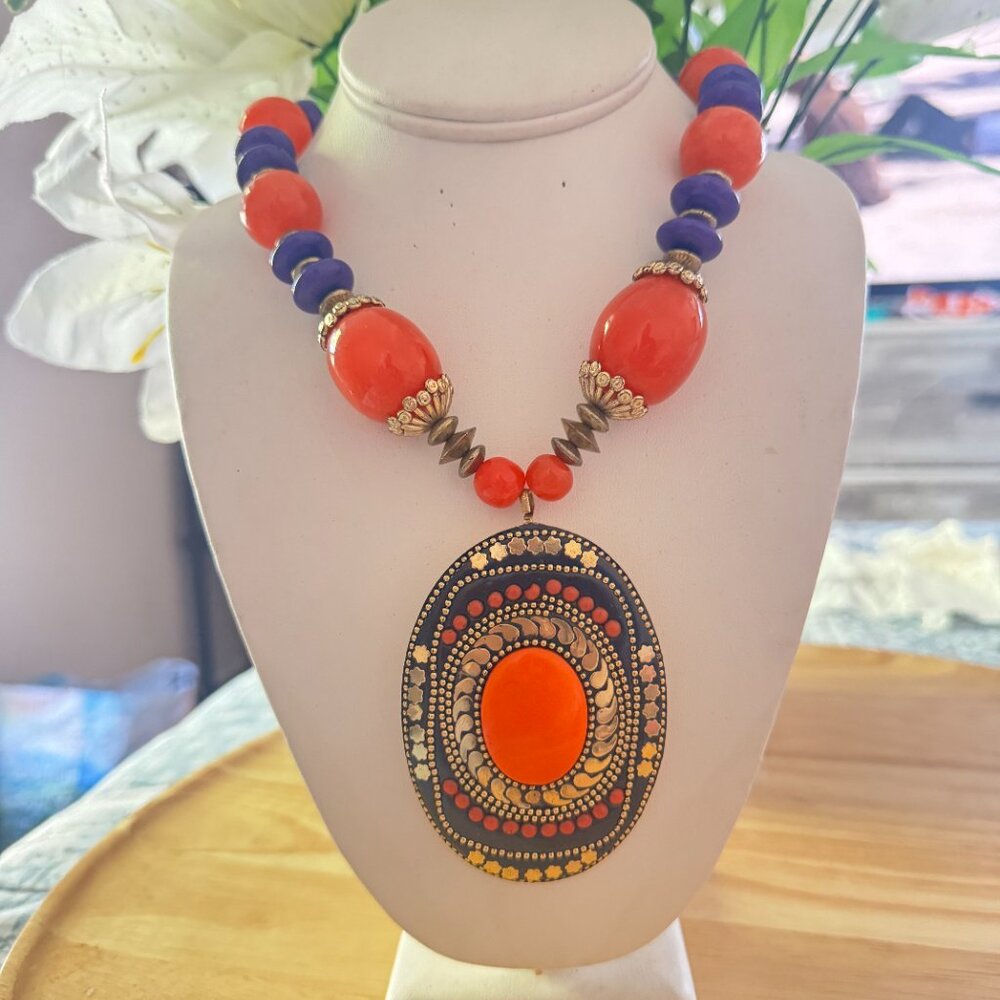 NYC STATMENT NECKLACE - Picture 4 of 5
